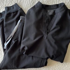 Figs Black Scrub Set